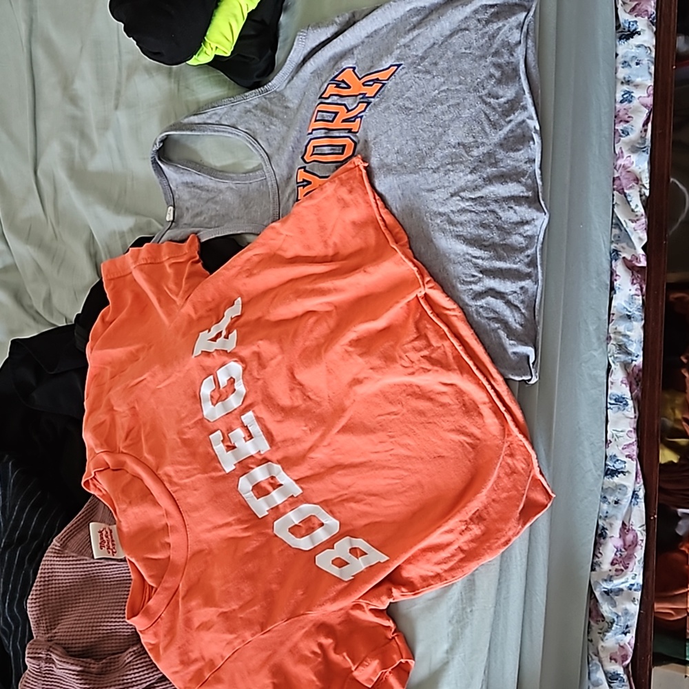 2 new york bodega crop shorts tank tops